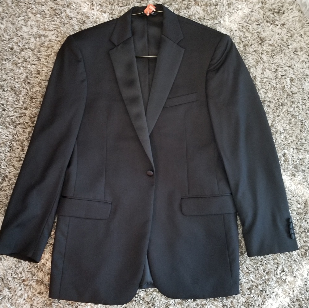 Jos A. Bank Black Tuxedo: 41L Jacket; 36x33 Pants